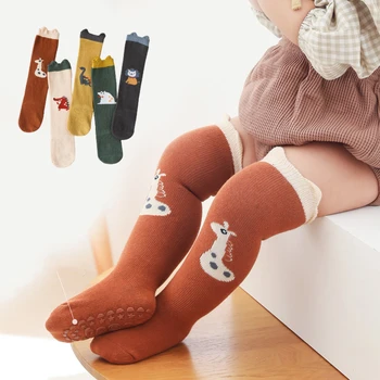 Весенне-осенние хлопчатобумажные гольфы для маленьких девочек, детские носки с героями мультфильмов для новорожденных, носки для мальчиков, нескользящие носки в пол, длинный носок