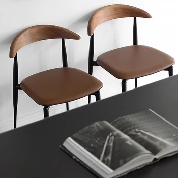 Игровой дизайн гостиной Обеденный стул из массива дерева в скандинавском стиле, Кресло для отдыха в минималистичном стиле, Штабелируемый компьютер, Мебель для дома Sedie