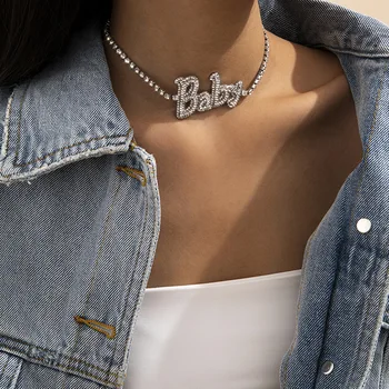 Модное женское ожерелье с буквами